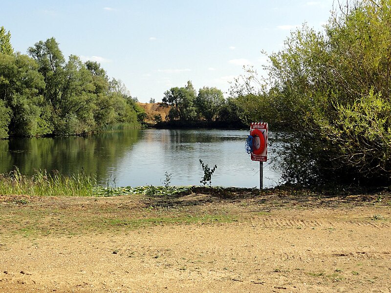 File:Flooded Gravel Pit - geograph.org.uk - 2856562.jpg