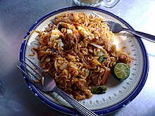 A plate of maggi goreng