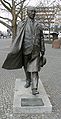 Helga Tiemanns skulptur av Adenauer. I bakgrunnen Säule der Brandung av Matschinsky-Denninghoff Foto: Axel Mauruszat
