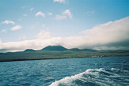 De kust van Floreana met uitzicht op Cerro Pajas