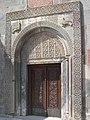 English: Southern entrance of the church. Français : Entrée sud de l'église.