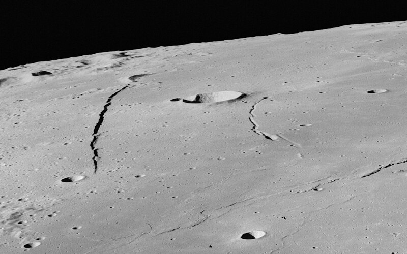 File:Rupes Recta Birt crater AS16-M-2486 ASU.jpg