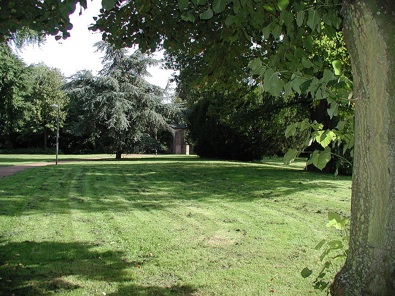 File:Huerth-Hermuelheim-Burgpark-014.JPG