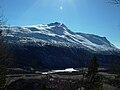 Norsk bokmål: Høgtind, 1405 m.o.h. English: Hoegtind at winter