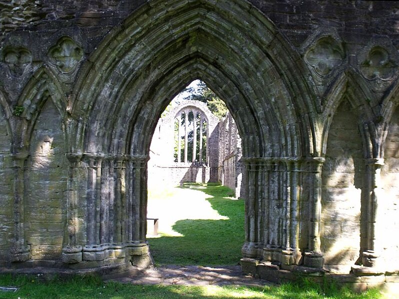 File:Inchmahome Priory (4) - geograph.org.uk - 2948063.jpg