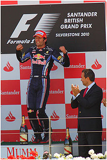 Photo de Mark Webber sur la première marche du podium du Grand Prix de Grande-Bretagne 2010