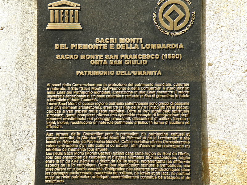 File:Orta Sacro Monte Lapide Patrimonio mondiale.JPG