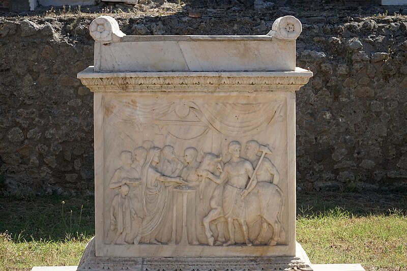 File:Altar, Temple of the Vespasian, Pompeii.jpg