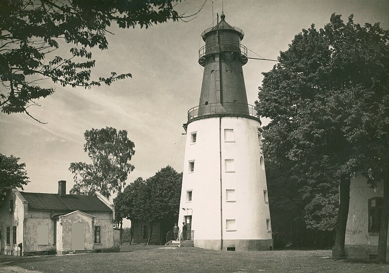 File:Rozewie, latarnia morska 1930-1939 (36957537) (cropped).jpg