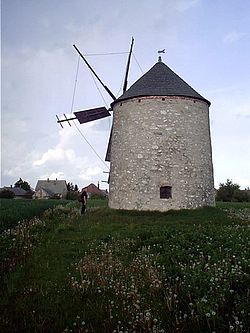 A windmill in Tés