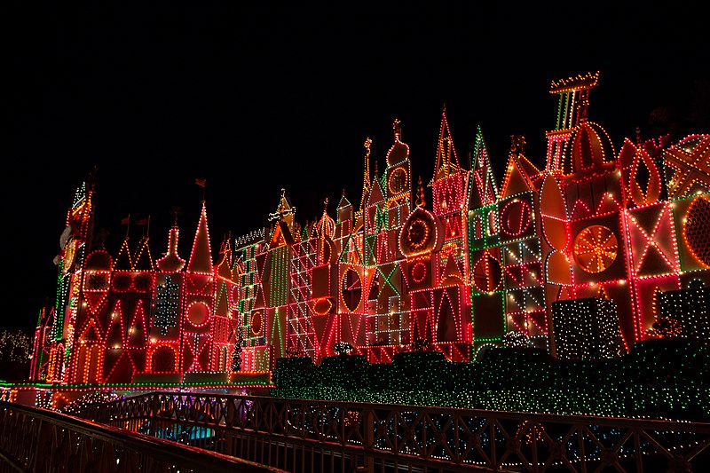 File:"it's a small world" holiday (28282632466).jpg