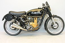 Concurrentie in eigen (AMC) huis: 350cc-AJS 7R...