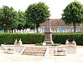 Gefallenendenkmal bei der Kirche