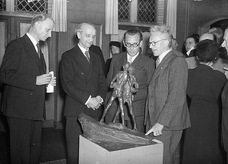 File:Minister dr. Jos Gielen opent tentoonstelling Belgische schilders (samen met de , Bestanddeelnr 902-2313.jpg