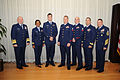 Militaires de l'United States Coast Guard en uniforme bleu.