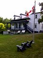 De als National Historic Site erkende Hawthorne Cottage uit 1835[4]