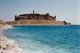 Het kasteel Qal'at Ja'bar aan het water van het Assadmeer