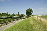 Uitzicht vanaf de Westerscheldedijk op Station Hoedekenskerke.