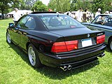 Vue arrière de la BMW Série 8 version américaine (1990–1998).