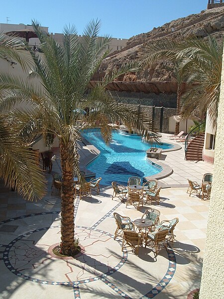 File:Naama Inn - pool - panoramio.jpg