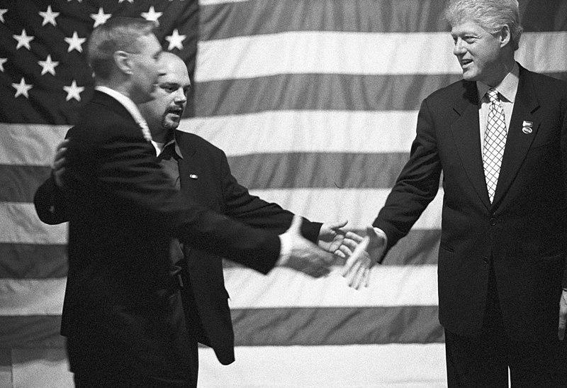 File:Photograph of President William Jefferson Clinton On Stage at a "Hillary Rodham Clinton for Senate" Event in Johnson City, New York - NARA - 5899854.jpg