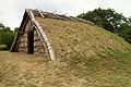 復元された土屋根の竪穴建物