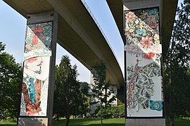 Mural do entroido de Cobres no viaduto da AP-9 sobre Riomaior.jpg