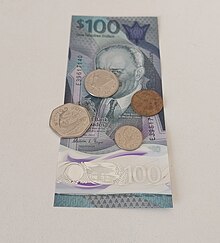 Barbadosi érmék és 100 dolláros bankjegy