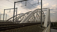 De drie spoorbruggen vanuit zuidoostelijke richting, spoor vrij toegankelijk via trap