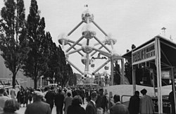 Straßenszene auf der Expo 1958