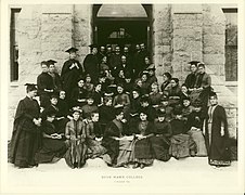 Bryn Mawr Faculty and Students (4454748238).jpg