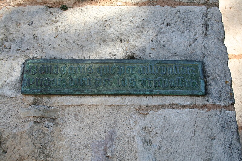 File:La Couvertoirade inscription occitan.JPG