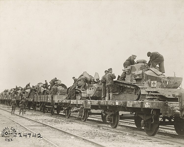 File:111-SC-24742 - NARA - 55209095 - Chars du 17e btn du 506e RAS à Vadelaincourt le 26 septembre 1918.jpg