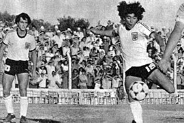 Alonso y maradona seleccion 1978.jpg