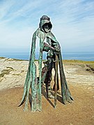 Estatua del rey Arturo en los acantilados de Tintagel.jpg