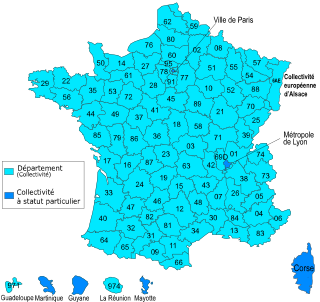 Carte des départements français en tant que collectivités territoriales (en bleu ciel)[Note 2] et des collectivités à statut particulier (en bleu foncé).