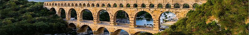 File:Pont du Gard BLS- baner.jpg