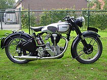 De Norton International verscheen sinds 1932 ook als sportmotor voor de gewone klanten. Dit exemplaar is van 1949