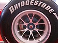 Roda Bridgestone e discos de freo do Toyota TF106.