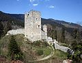 Il bergfried del Castello di Jörgenberg con il suo ingresso sopraelevato.