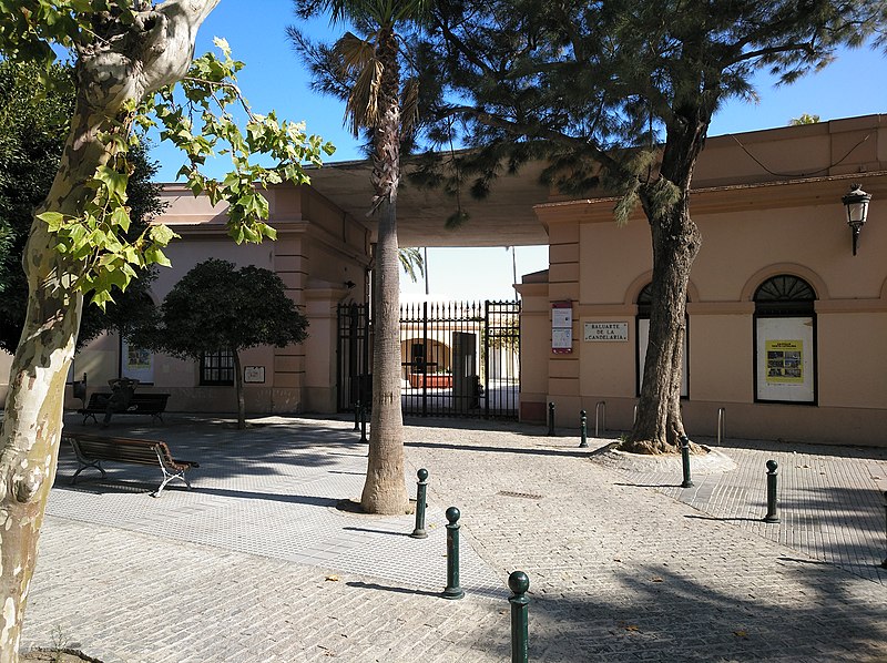 File:Baluarte de la Candelaria (Cádiz).jpg