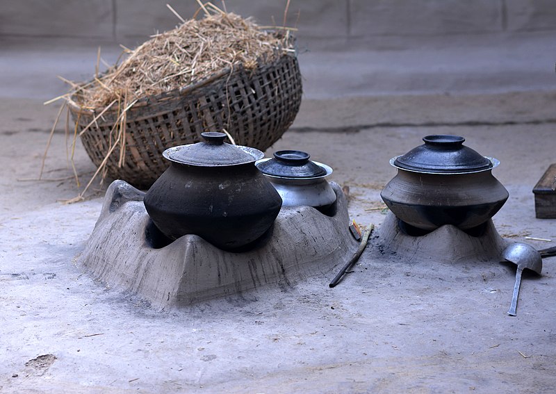 File:Cooking stoves of clay.jpg