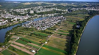 Insel und Gemeinde Niederwerth, links im Bild die Brücke nach Vallendar