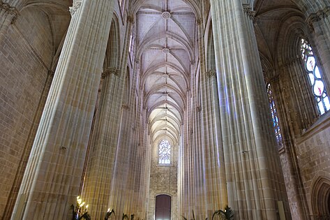 Nave abobadada do Mosteiro da Batalha, Portugal. (1387)