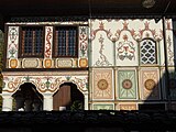 Detaje të mureve të pikturuara të xhamisë.
