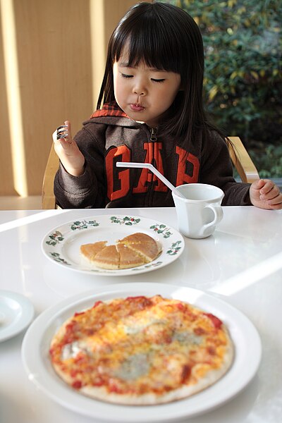 File:SAKURAKO in the cafe. (6249214385).jpg