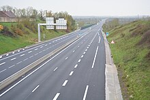 L'autoroute franchissant la Loire depuis un pont routier à Digoin