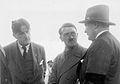 Soldan sağa: "Putzi" Ernst Hanfstaengl, Adolf Hitler ve Hermann Göring (Berlin Tempelhof Havalimanı, 1 Haziran 1932)