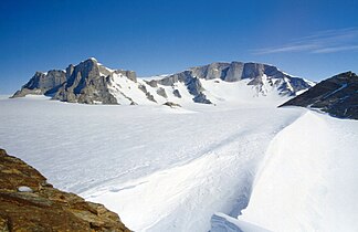 Die östliche Gjelsvikfjella (Risemedet) von Nordosten gesehen