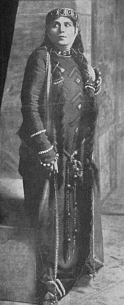 File:Viola Allen as Lady Macbeth.jpg